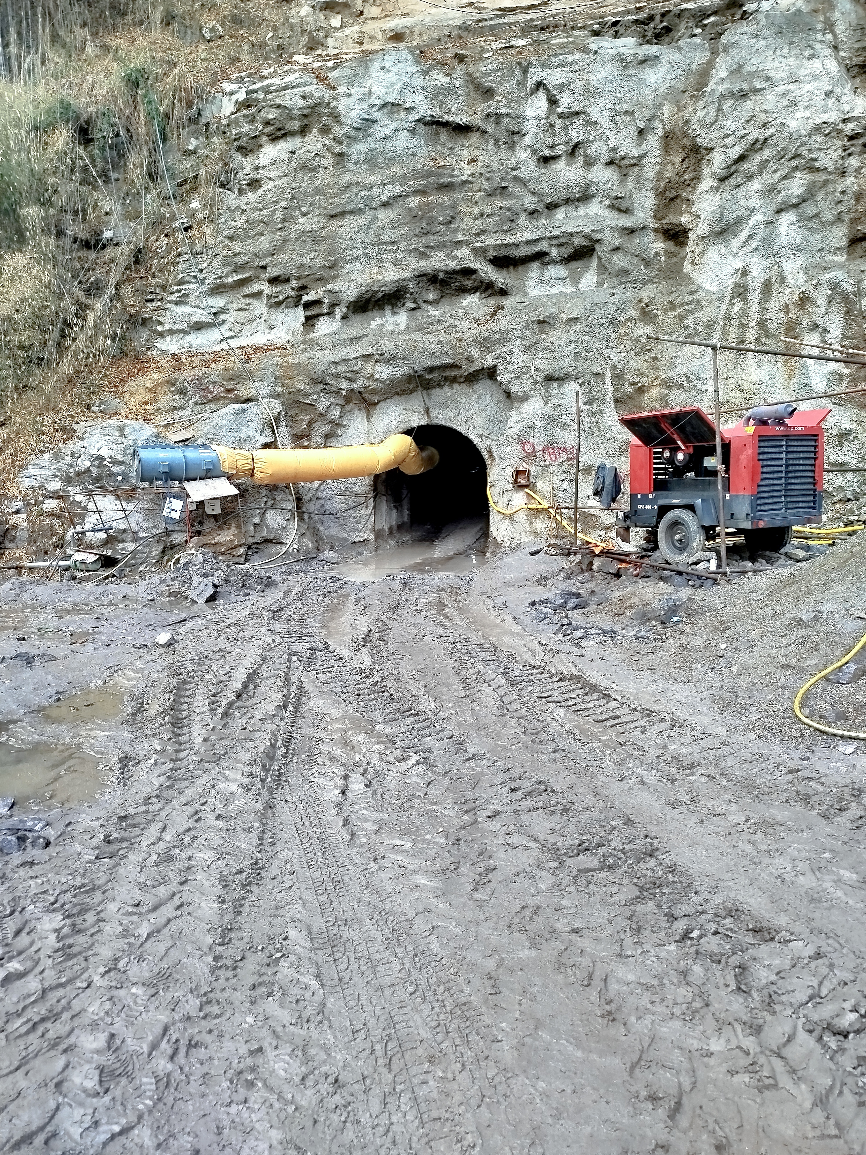 Entrance of the 250m horizontal tunnel